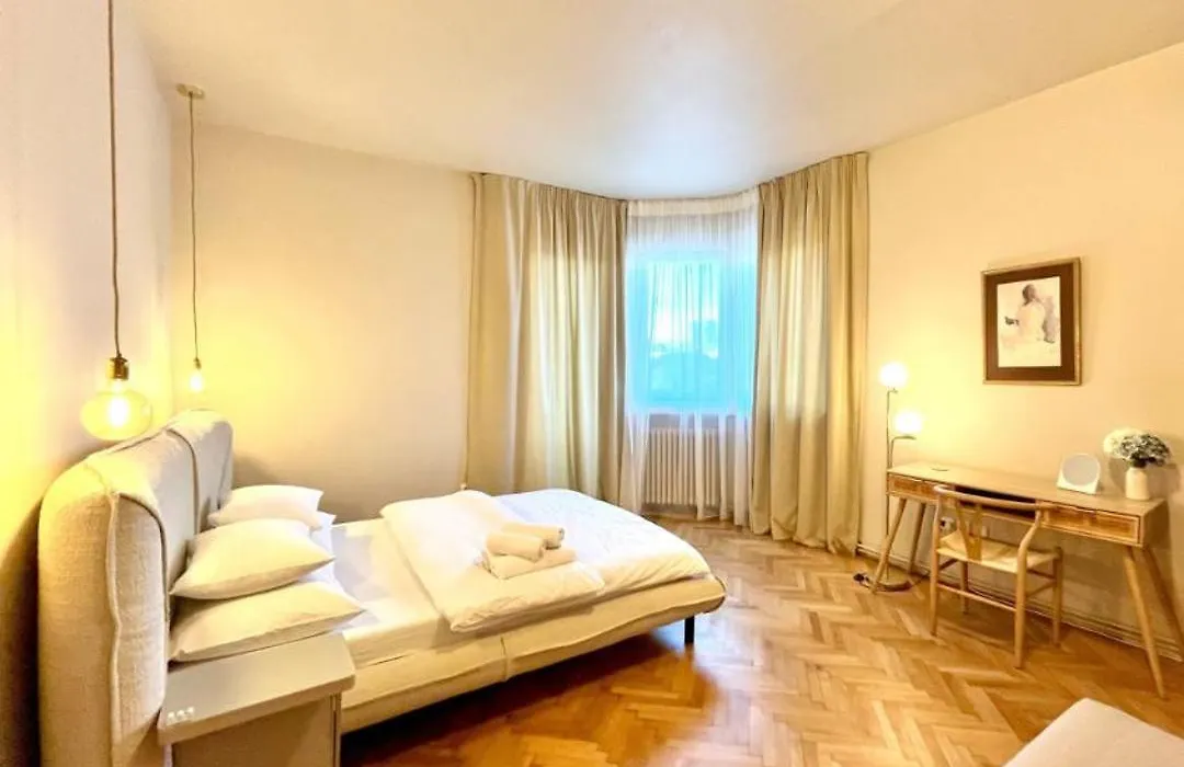 Privatunterkunft Center Unirii Square Private With View - Shared Amenities Bukarest