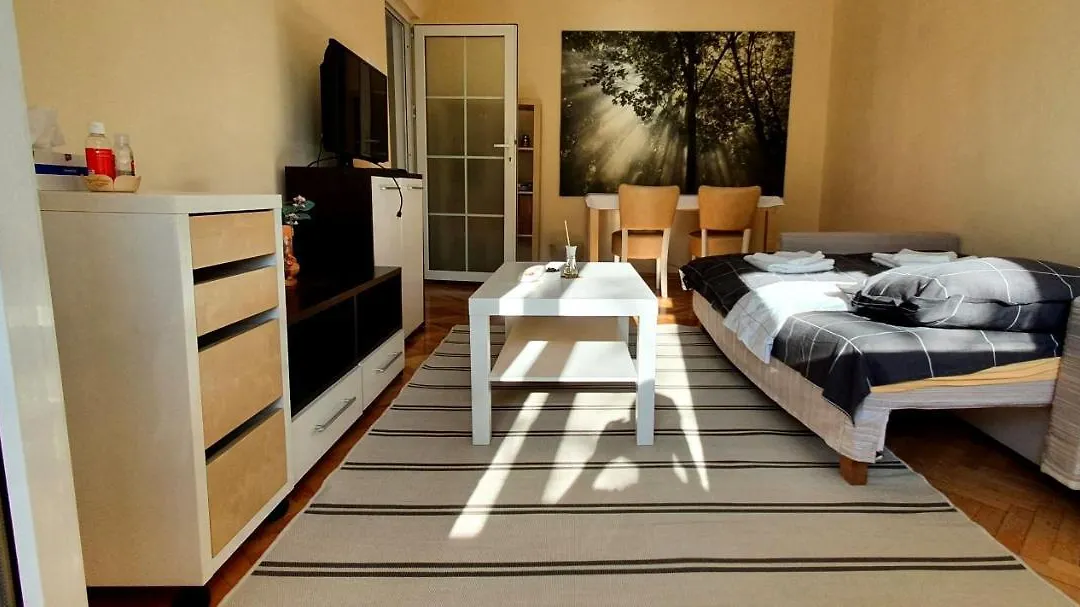 Between Parks - King Bed - - Football Field