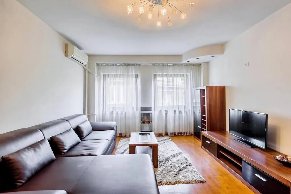 Lovely 2 Bedroom With Indoor Fireplace