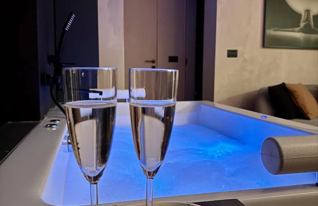 Jacuzzi Old Town Escape Апартаменты Бухарест