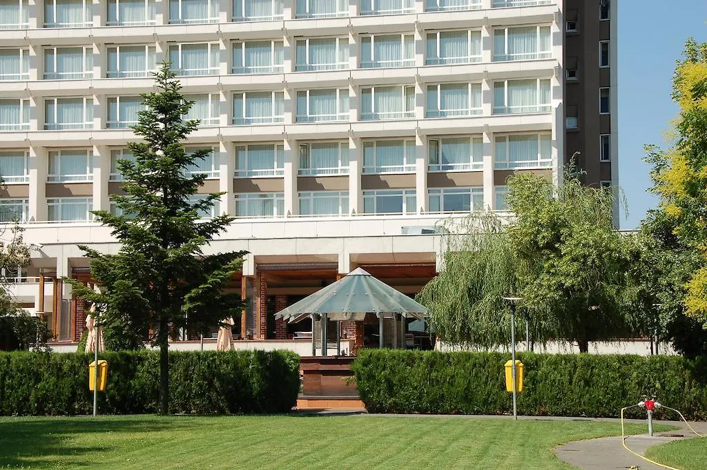Ramada By Wyndham Parc